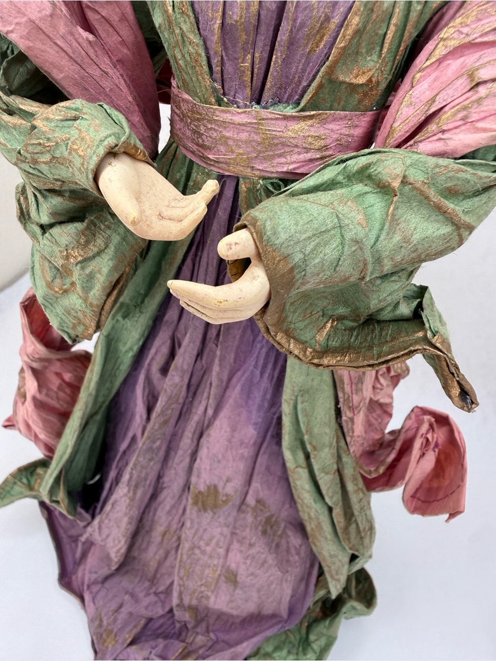 Vintage Cartapesta Paper-Mache Angel Tree Topper, handcrafted 15” - Picture 4 of 8